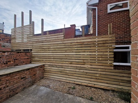 privacy_horizontal_fencing_installation After